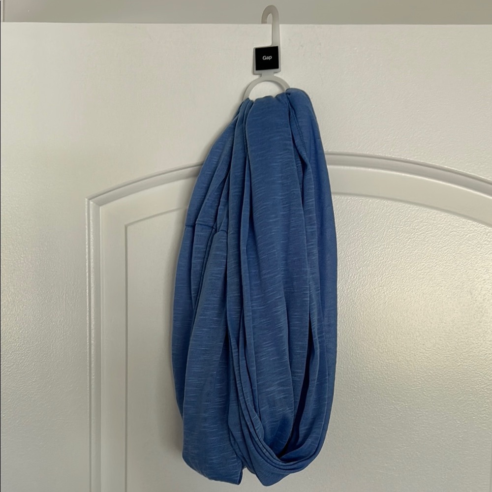 Gap infinity scarf
